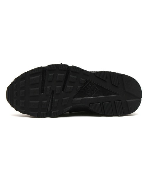 NIKE（ナイキ）の「ウィメンズ ナイキ エアハラチ トリプルブラック NIKE WMNS AIR HUARACHE 634835-009（スニーカー・レディース・ブラック・23cm/23.5cm/24cm/24.5cm/22.5cm/27.5cm/28cm/28.5cm）」の2枚目の写真