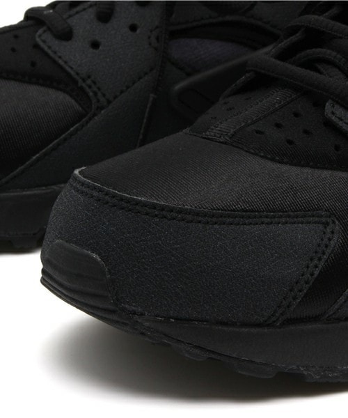 NIKE（ナイキ）の「ウィメンズ ナイキ エアハラチ トリプルブラック NIKE WMNS AIR HUARACHE 634835-009（スニーカー・レディース・ブラック・23cm/23.5cm/24cm/24.5cm/22.5cm/27.5cm/28cm/28.5cm）」の4枚目の写真
