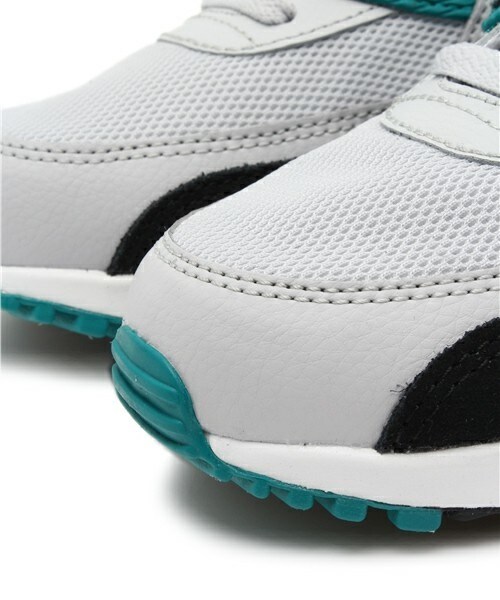 NIKE(ナイキ)の「ウィメンズ ナイキ エアマックス90 エッセンシャル NIKE WMNS AIR MAX 90 ESST 616730-017(スニーカー・レディース・シルバー・23cm/23.5cm/24cm/24.5cm/22.5cm)」の5枚目の写真