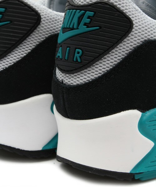 NIKE(ナイキ)の「ウィメンズ ナイキ エアマックス90 エッセンシャル NIKE WMNS AIR MAX 90 ESST 616730-017(スニーカー・レディース・シルバー・23cm/23.5cm/24cm/24.5cm/22.5cm)」の8枚目の写真