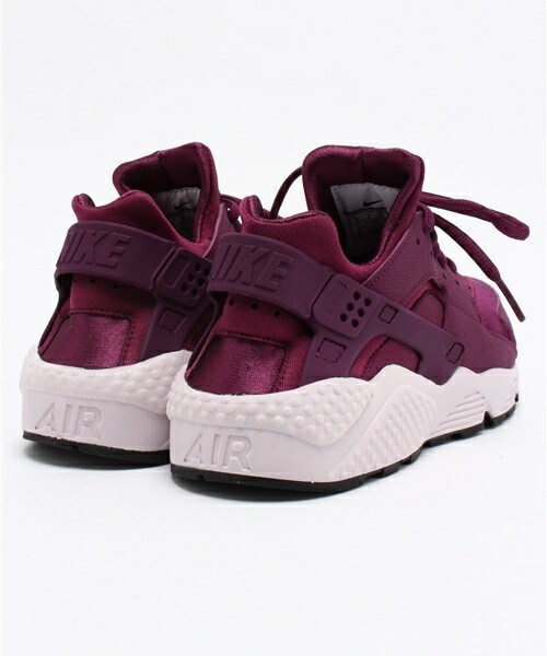 NIKE(ナイキ)の「ウィメンズ ナイキ エアハラチ パープル NIKE WMNS AIR HUARACHE 634835-500(スニーカー・レディース・パープル・23cm/23.5cm/24cm/24.5cm)」の4枚目の写真