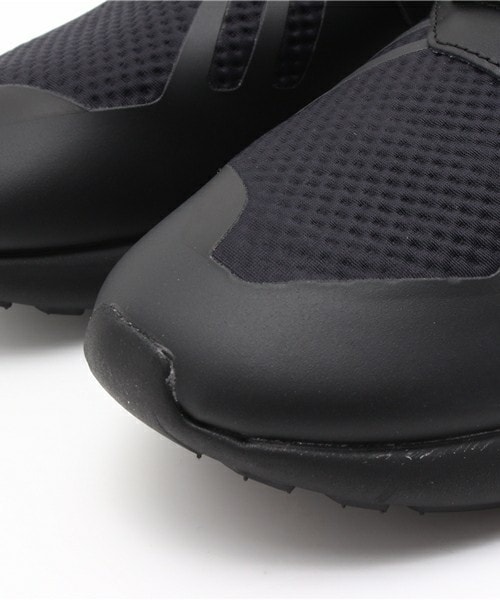 adidas Originals(アディダスオリジナルス)の「ユニセックス アディダス チュブラー トリプルブラック モノトーン adidas TUBULAR RUNNER B25526(スニーカー・メンズ・ブラック・23cm/23.5cm/24cm/24.5cm/26cm/26.5cm/27cm/27.5cm/28cm/28.5cm/29cm)」の5枚目の写真