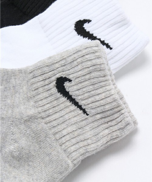 NIKE SPORTSWEAR（ナイキスポーツウェアー）の「ユニセックス 3足1組 ナイキ ソックス NIKE 3P COTTON CUSHION QUARTER SOCKS MOIST MNG SX4703（ソックス/靴下・レディース・ホワイト/ブラック/マルチ・24cm/27cm）」の4枚目の写真