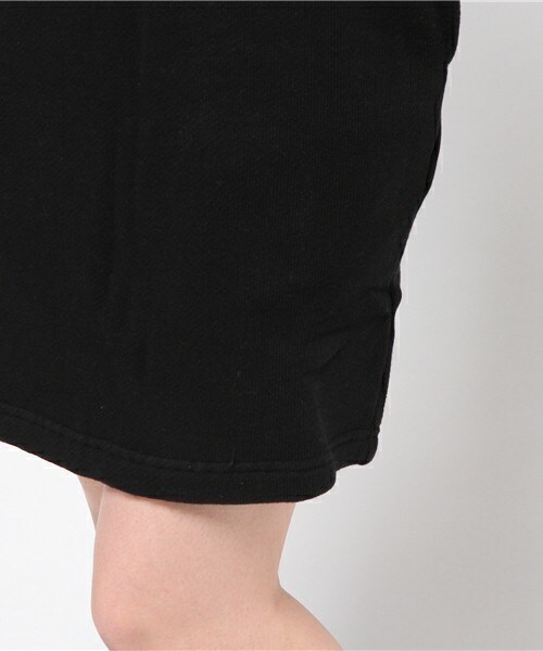 Champion(チャンピオン)の「ウィメンズ チャンピオン スウェットスカート Cロゴ Champion WMNS SWEAT SKIRT C LOGO CW-G208(スカート・レディース・ブラック/グレー/ネイビー・MEDIUM/LARGE)」の10枚目の写真