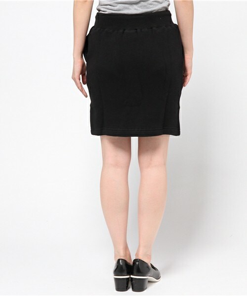 Champion(チャンピオン)の「ウィメンズ チャンピオン スウェットスカート Cロゴ Champion WMNS SWEAT SKIRT C LOGO CW-G208(スカート・レディース・ブラック/グレー/ネイビー・MEDIUM/LARGE)」の6枚目の写真