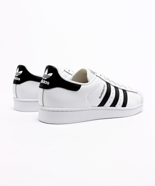 adidas（アディダス）の「メンズ アディダス スーパースター ニゴ ベア adidas SUPERSTAR NIGO BEAR S83387（スニーカー・メンズ・ホワイト・26.5cm/27cm/27.5cm/28cm/28.5cm/29cm）」の4枚目の写真