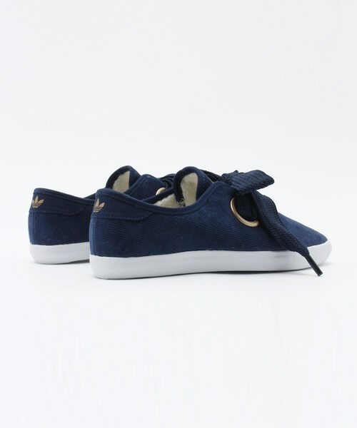 adidas(アディダス)の「ウィメンズ アディダス リレース コーデュロイ リボン adidas RELACE LOW CORDUROY AC S74561(スニーカー・レディース・インディゴブルー・23cm/23.5cm/24cm/24.5cm/25cm)」の4枚目の写真