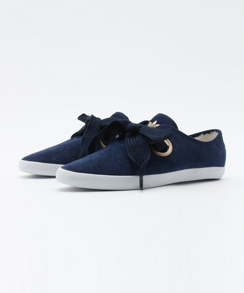 adidas(アディダス)の「ウィメンズ アディダス リレース コーデュロイ リボン adidas RELACE LOW CORDUROY AC S74561(スニーカー・レディース・インディゴブルー・23cm/23.5cm/24cm/24.5cm/25cm)」の1枚目の写真