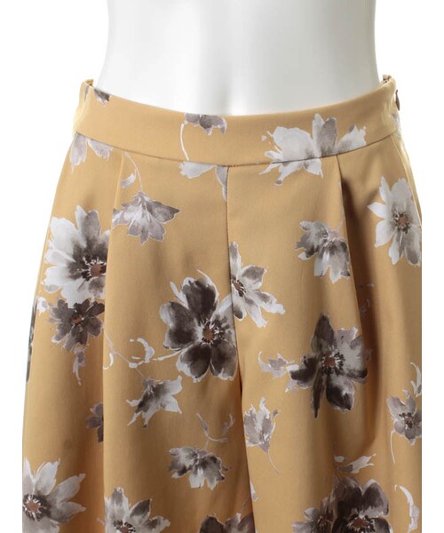 31 Sons de mode（トランテアン　ソン　ドゥ　モード）の「花柄キュロット（パンツ・レディース・オフホワイト/ネイビー/キャメル・36/38）」の7枚目の写真