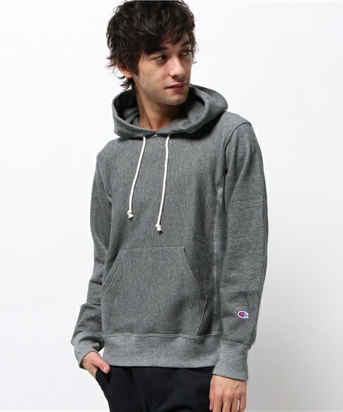 Champion(チャンピオン)の「メンズ チャンピオン リバースウィーブ フーディ パーカー Champion RW PULLOVER HOODED SWEATSHIRT C3-E136(パーカー・メンズ・オレンジ/グリーン/グレー/チャコールグレー/ネイビー・MEDIUM/X-LARGE/LARGE)」の2枚目の写真