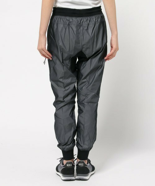 ナイキ　NIKE ナイロンパンツ　カーゴパンツ NIKE ナイキ ナイロンカーゴパンツ Lサイズ NIKE（ナイキ）の