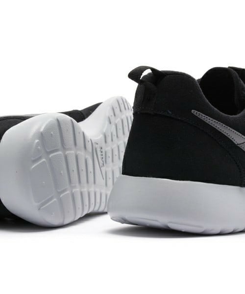 NIKE SPORTSWEAR(ナイキスポーツウェアー)の「メンズ ナイキ ローシ スエード NIKE ROSHE ONE SUEDE 685280-001(スニーカー・メンズ・ブラック・27.5cm/28cm/28.5cm/29cm/29.5cm)」の10枚目の写真