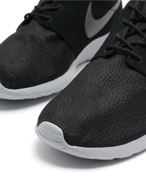 NIKE SPORTSWEAR(ナイキスポーツウェアー)の「メンズ ナイキ ローシ スエード NIKE ROSHE ONE SUEDE 685280-001(スニーカー・メンズ・ブラック・27.5cm/28cm/28.5cm/29cm/29.5cm)」の6枚目の写真