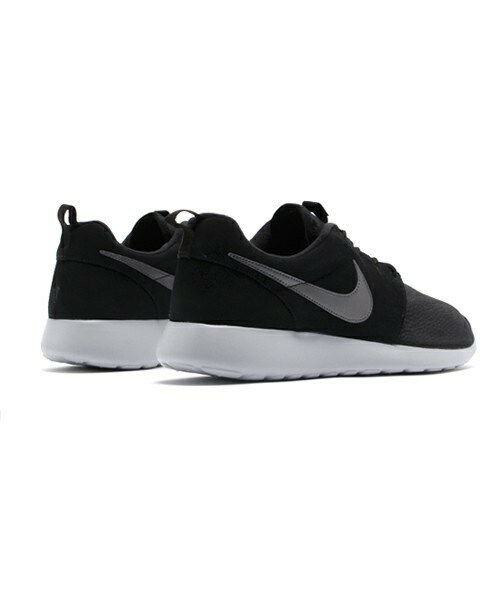 NIKE SPORTSWEAR(ナイキスポーツウェアー)の「メンズ ナイキ ローシ スエード NIKE ROSHE ONE SUEDE 685280-001(スニーカー・メンズ・ブラック・27.5cm/28cm/28.5cm/29cm/29.5cm)」の4枚目の写真