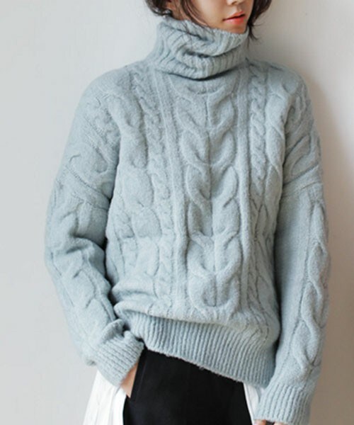 DHOLIC（ディーホリック）の「ソフトカラーケーブルニットタートルネックプルオーバー（ニット/セーター・レディース・イエロー/クリーム/ディープスカイブルー/ピンク/ベージュ・FREE）」の4枚目の写真