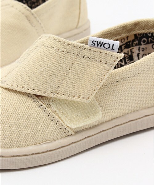 TOMS（トムス）の「ベビー キッズ トムス トムズ タイニー スリッポン TOMS TINY-ORIGINAL CLASSICS（スニーカー・キッズ・オフホワイト/ブラック/レッド・12cm/13cm/14cm/15cm）」の8枚目の写真