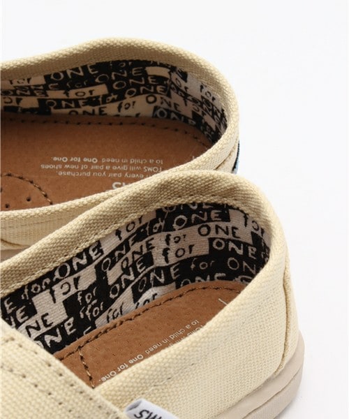 TOMS（トムス）の「ベビー キッズ トムス トムズ タイニー スリッポン TOMS TINY-ORIGINAL CLASSICS（スニーカー・キッズ・オフホワイト/ブラック/レッド・12cm/13cm/14cm/15cm）」の9枚目の写真