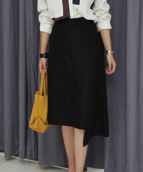 DHOLIC（ディーホリック）の「アンバランスラップミディスカート（スカート・レディース・グレー/ブラック/レッド・S/M）」の2枚目の写真