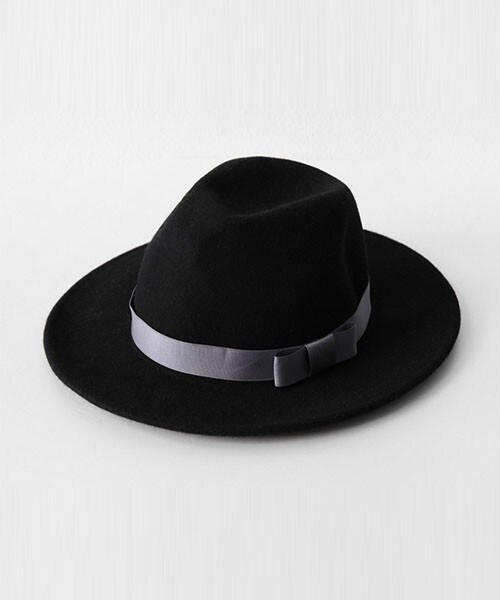 DHOLIC（ディーホリック）の「コントラストリボンフェドラハット（ハット・レディース・グレー/ブラック/ベージュ・FREE）」の2枚目の写真