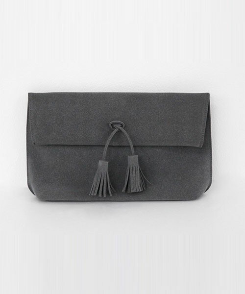 DHOLIC(ディーホリック)の「タッセルポイントクラッチバッグ(クラッチバッグ・レディース・グレー/ネイビー/ブラック/ベージュ/ワイン・ONE)」の1枚目の写真