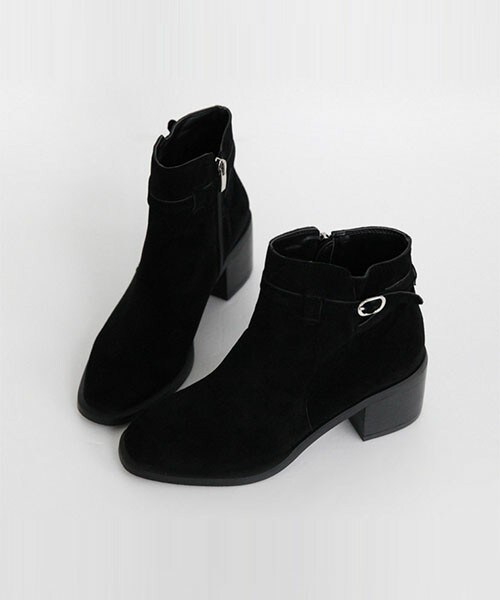 DHOLIC（ディーホリック）の「バックルポイントショートブーツ（ブーツ・レディース・グレーベージュ/ディープグリーン/ブラック・225/230/235/240/245/250）」の2枚目の写真