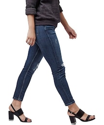 TOPSHOP | Topshop Moto 'Lucas' Slim Shredded Crop Jeans (Mid Denim) (Petite)(デニムパンツ)