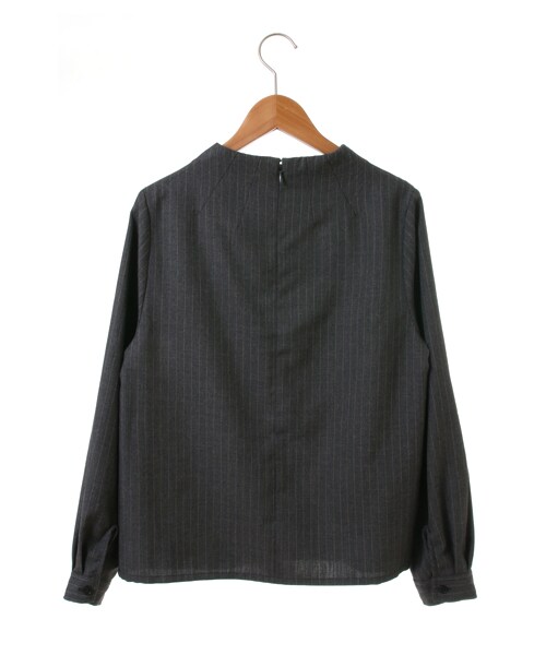 SEVENDAYS=SUNDAY(セブンデイズサンデイ)の「タックボトルネック 長袖ブラウス(トップス・チャコールグレー/ブラック・M/L)」の4枚目の写真