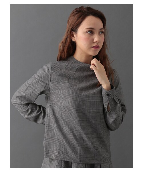 SEVENDAYS=SUNDAY(セブンデイズサンデイ)の「タックボトルネック 長袖ブラウス(トップス・チャコールグレー/ブラック・M/L)」の3枚目の写真