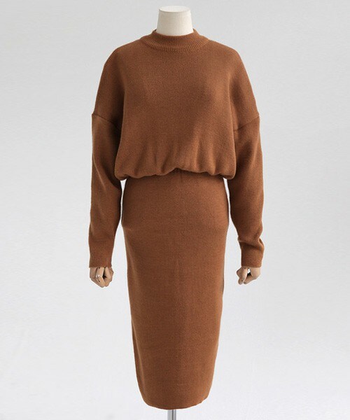 DHOLIC（ディーホリック）の「モックネックひざ丈ニットワンピース（ワンピース・レディース・ワイン/ダークグレー/ホワイトベージュ/ブラック/キャメル・FREE）」の4枚目の写真