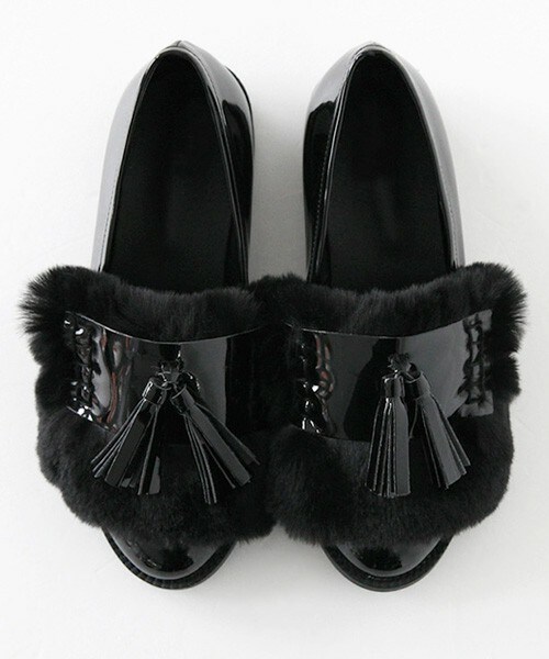 DHOLIC（ディーホリック）の「フェイクファーポイントタッセルローファー（ドレスシューズ・レディース・ディープグレー/ブラック・230/235/240/245/250）」の2枚目の写真