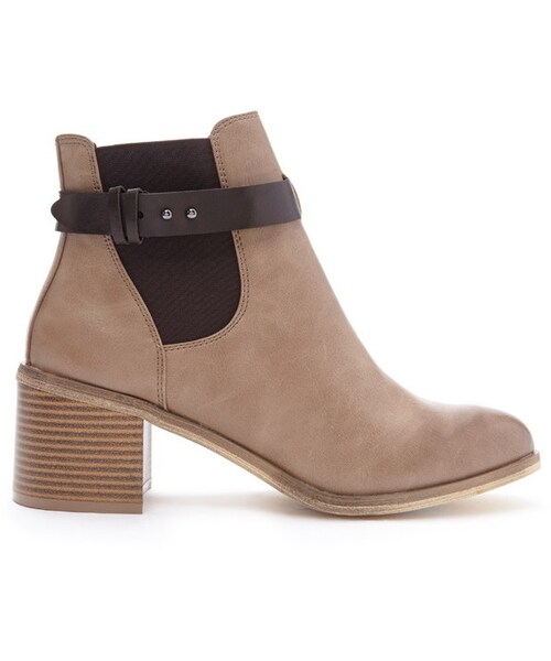 FOREVER 21(フォーエバー トゥエンティーワン)の「FOREVER 21 Buckled Faux Leather Booties(ブーツ・レディース・Black/Brown・5.5/6/6.5/7/7.5/8/8.5/9/10)」の2枚目の写真