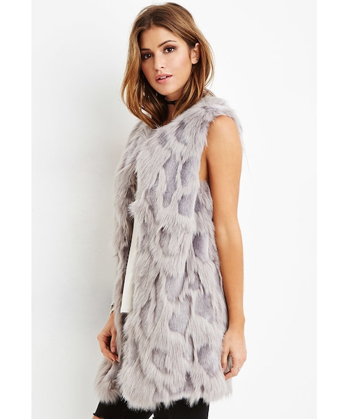 FOREVER 21（フォーエバー トゥエンティーワン）の「フェイクファーベスト（ジャケット/アウター・レディース・GREY・Small/Medium/Large）」の2枚目の写真