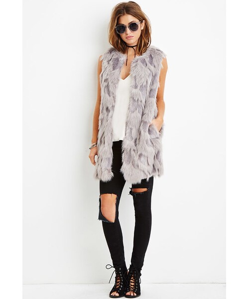 FOREVER 21（フォーエバー トゥエンティーワン）の「フェイクファーベスト（ジャケット/アウター・レディース・GREY・Small/Medium/Large）」の4枚目の写真