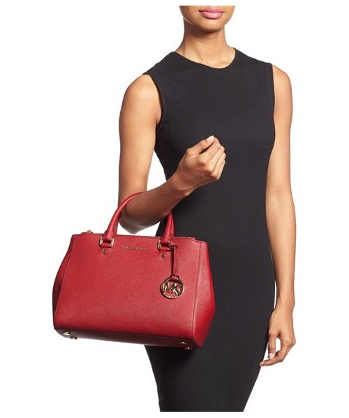 MICHAEL KORS(マイケルコース)の「MICHAEL Michael Kors 'Medium Sutton' Saffiano Leather Tote(トートバッグ・レディース・Red/Blue・Regular)」の6枚目の写真