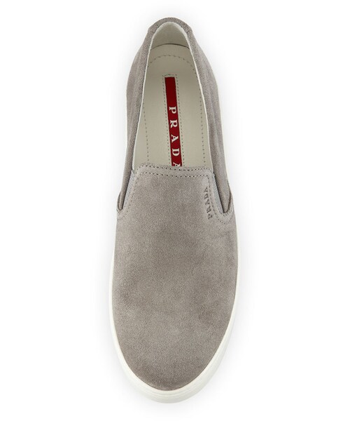 PRADA（プラダ）の「Prada Suede Skate Sneaker, Gray (Acciaio)（スニーカー・レディース・ACCIAIO・35.0B/5.0B/35.5B/5.5B/36.0B/6.0B/36.5B/6.5B/37.0B/7.0B/37.5B/7.5B/38.0B/8.0B/38.5B/8.5B/39.0B/9.0B/39.5B/9.5B/40.0B/10.0B/40.5B/10.5B/41.0B/11.0B）」の3枚目の写真
