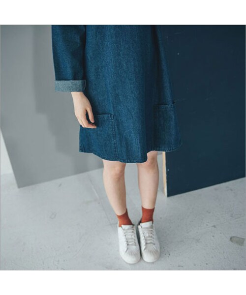 QUEEN SHOP（クイーンショップ）の「寬鬆剪裁 像個小孩不受拘束的活潑~牛仔面料表現直挺的一面特別吸睛的口袋造型更增添了大方可愛的氣息唷！（トップス・レディース・F・F）」の6枚目の写真