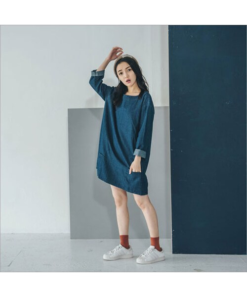 QUEEN SHOP（クイーンショップ）の「寬鬆剪裁 像個小孩不受拘束的活潑~牛仔面料表現直挺的一面特別吸睛的口袋造型更增添了大方可愛的氣息唷！（トップス・レディース・F・F）」の2枚目の写真