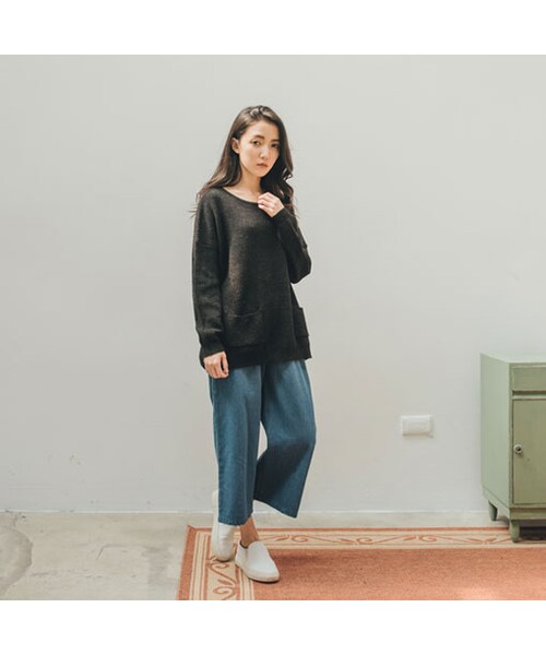 QUEEN SHOP（クイーンショップ）の「盛行的男孩感寬褲持續燃燒是修飾下半身的首選單品上身可以選擇半紮式穿法搭配素T就可以輕便出門唷！（パンツ・レディース・深藍/中藍・S/M）」の4枚目の写真