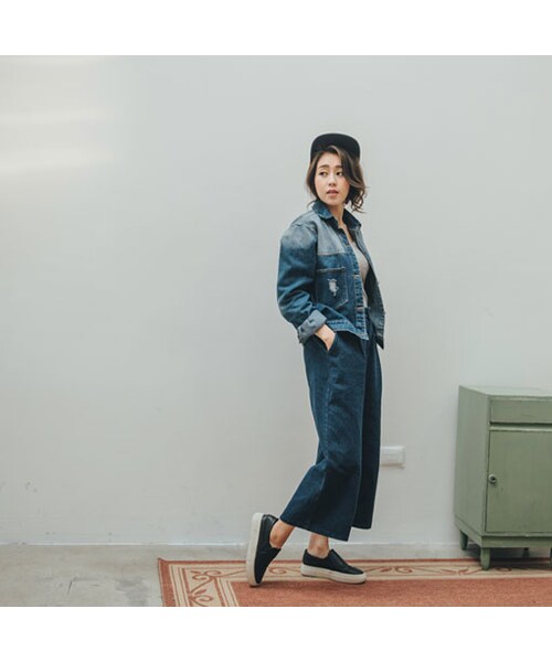 QUEEN SHOP（クイーンショップ）の「盛行的男孩感寬褲持續燃燒是修飾下半身的首選單品上身可以選擇半紮式穿法搭配素T就可以輕便出門唷！（パンツ・レディース・深藍/中藍・S/M）」の7枚目の写真