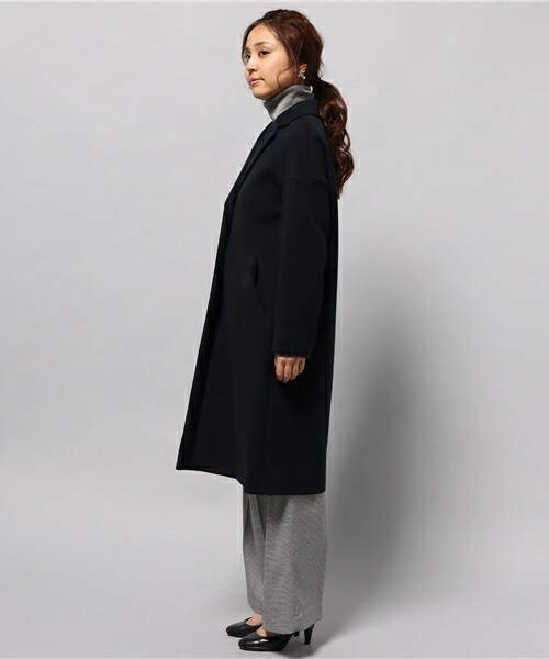 fredy emue(フレディエミュ)の「ビーバーロングテーラーコート(チェスターコート・レディース・グレー/ネイビー・36/38)」の4枚目の写真