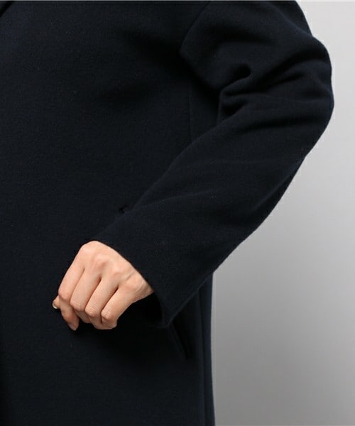 fredy emue(フレディエミュ)の「ビーバーロングテーラーコート(チェスターコート・レディース・グレー/ネイビー・36/38)」の7枚目の写真