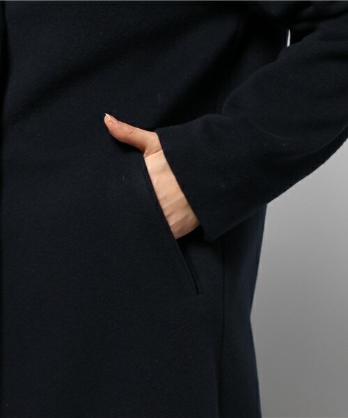 fredy emue(フレディエミュ)の「ビーバーロングテーラーコート(チェスターコート・レディース・グレー/ネイビー・36/38)」の8枚目の写真