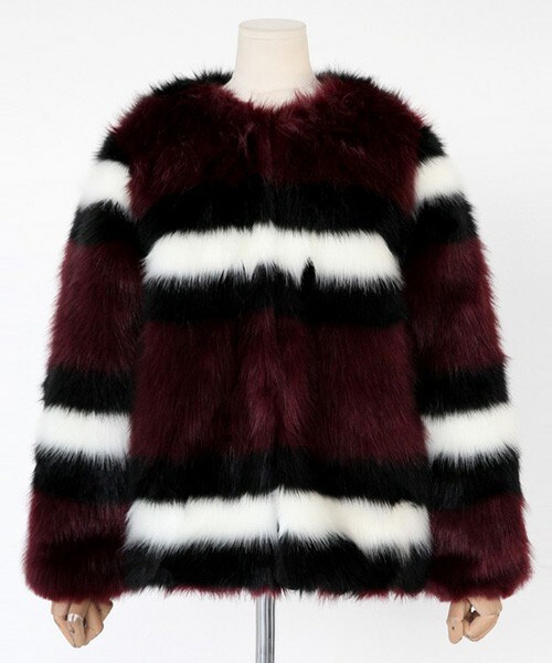 DHOLIC（ディーホリック）の「ノーカラーボリュームフェイクファージャケット（その他アウター・レディース・グレー/ワイン/ブラック・FREE）」の3枚目の写真