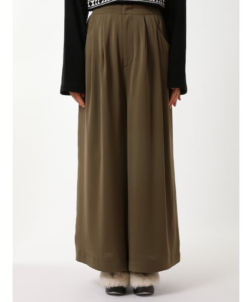 w closet（ダブルクローゼット）の「タック入り9分丈ワイドパンツ（パンツ・レディース・エクリュ/カーキ/ブラック・FREE）」の4枚目の写真