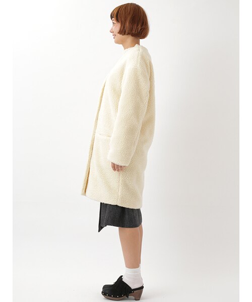 w closet（ダブルクローゼット）の「Vネックボアコート（ジャケット/アウター・レディース・アイボリー/グレージュ・FREE）」の4枚目の写真
