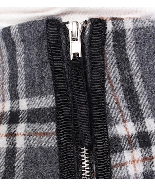 PAGEBOY（ページボーイ）の「サイドZIPショートパンツ（パンツ・レディース・グレー系/チャコール系/ネイビー系）」の9枚目の写真