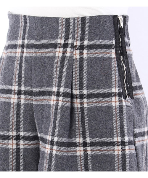 PAGEBOY（ページボーイ）の「サイドZIPショートパンツ（パンツ・レディース・グレー系/チャコール系/ネイビー系）」の6枚目の写真