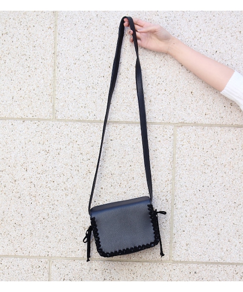 PAGEBOY（ページボーイ）の「【POINT×10】【PAGEBOY】カガリポシェット（バッグ・レディース・アイボリー/ブラック/キャメル）」の2枚目の写真