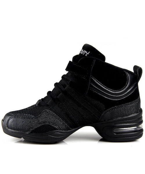 ペストリーブランドのダンススニーカー。 ペストリーブランドのダンス