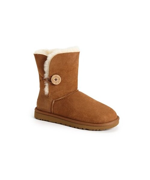 UGG（アグ）の「UGG ® Australia 'Bailey Button' Boot (Women)（ブーツ・レディース・Black/Brown/Gray・Regular 10 M/Regular 11 M/Regular 5 M/Regular 6 M/Regular 7 M/Regular 8 M/Regular 9 M）」の3枚目の写真